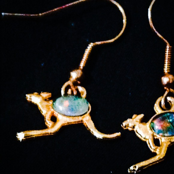 Australian Fire Opal 18 kt Gold Kangaroo Earrings