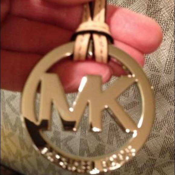 🚫Sold🚫MK N/S Silver Tote w matching wallet - Picture 3 of 4