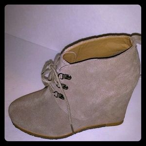 STEVE MADDEN Tanngoo - Taupe Suede Wedge Boot
