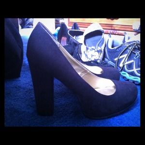 Black platform pumps