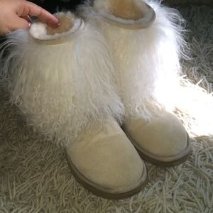 MUST SELL Sheepskin cuff uggs white