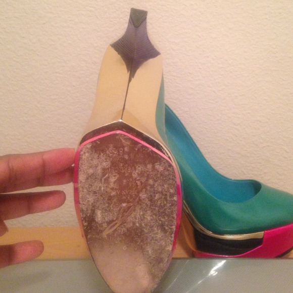 Brian Atwood - Multiple color pumps - Picture 3 of 4