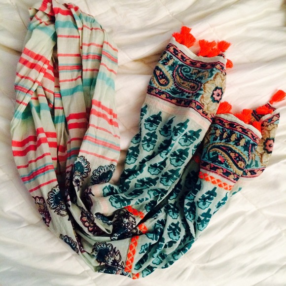 Old Navy Spring Scarf - Picture 1 of 1