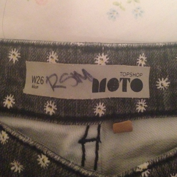 Topshop Moto shorts! Grey denim, floral pattern - Picture 2 of 4