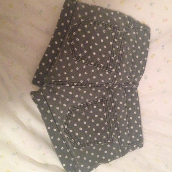 Topshop Moto shorts! Grey denim, floral pattern - Picture 4 of 4