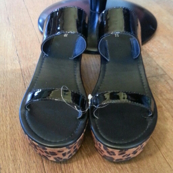 ❎SOLD BUNDLE NWT Leopard and Patent Leather Mules - Picture 3 of 3