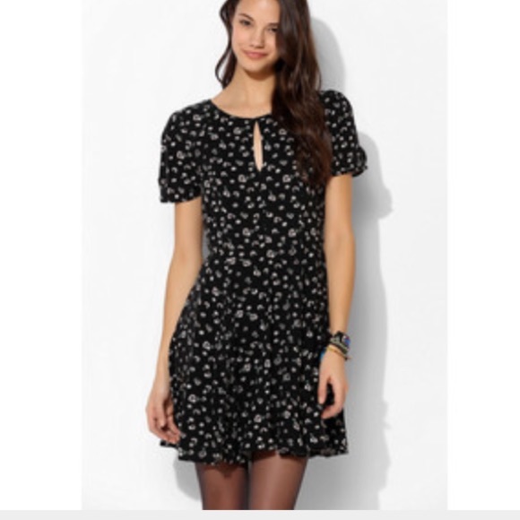 Kimchi Blue Black Short Sleeve Dress - Picture 4 of 4