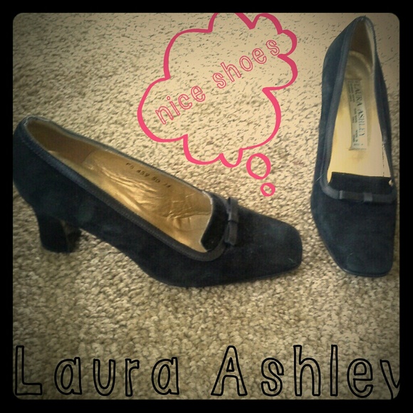 Laura Ashley size 8 black pumps