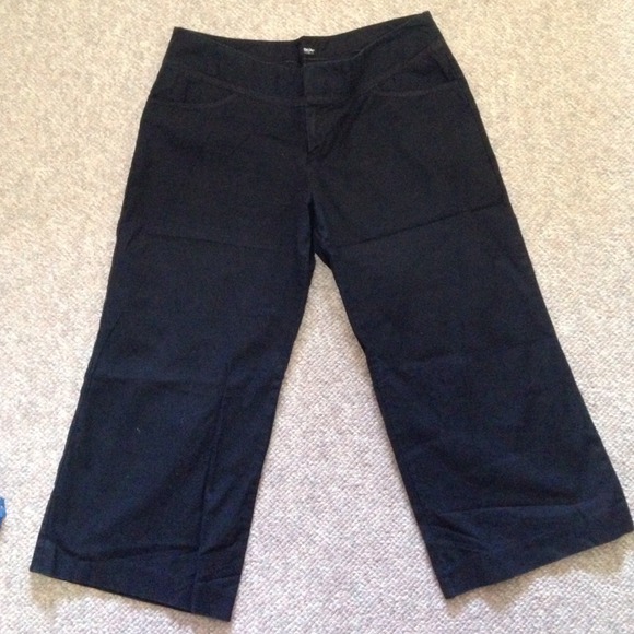 Size 12 black dressy capris