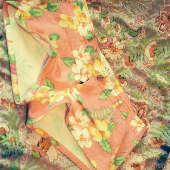 Hollister Floral Shorts 🌺🌸 🚫SOLD🚫