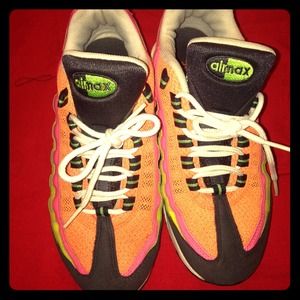 Air Max 95 🎯 on hold until Friday 🎯