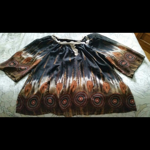 On hold for @tyrahsmithBeautiful tunic top size 2X