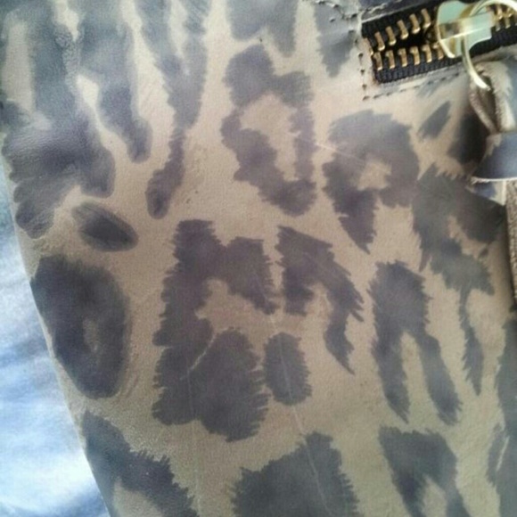 💕Host Pick💕 F+C Mid City Tote in Leopard NWOT - Picture 4 of 4