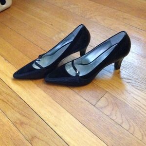 Anne Klein low heels