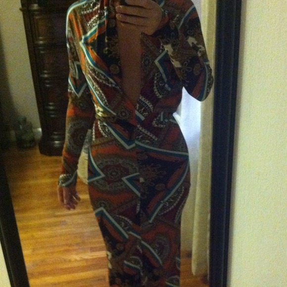 Floor length long sleeve plunge neck maxi. - Picture 2 of 2