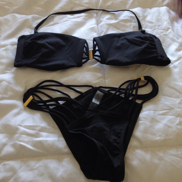 Brand new never worn Victoria's Secret bikini.
