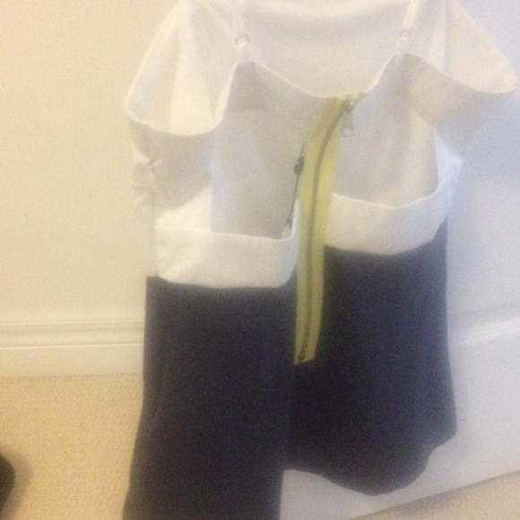 New with tags Vero Moda top with gold zipper.