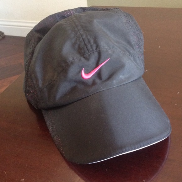 Black Nike hat
