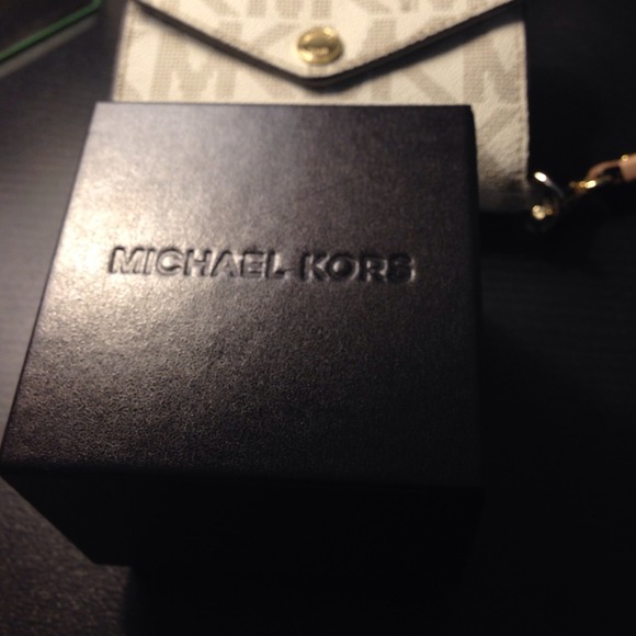 ‼️SOLD‼️SOLD‼️MICHAEL KORS ✨authentic✨ never worn - Picture 3 of 3