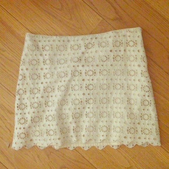 Ivory eyelet mini skirt - Picture 1 of 1