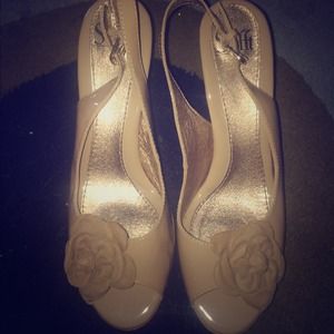 Like new tan Sofft heels
