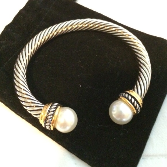 Brand new cable bracelet with pearl and gold