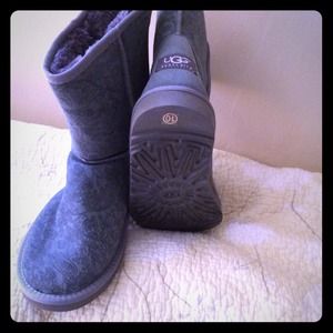 UGG gray paisley pattern mid-calf boot