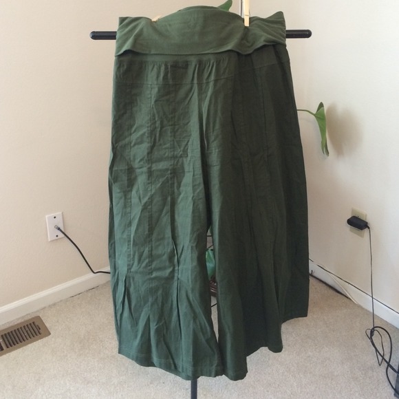 Cute Comfortable Green Capris