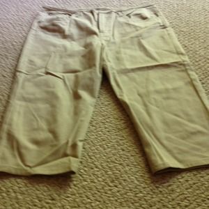 Cute khaki capris size 11