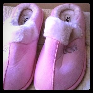 UGG SCUFFETTE II petal pink  like new   Large