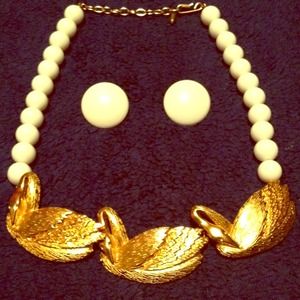 Gold swan necklace set