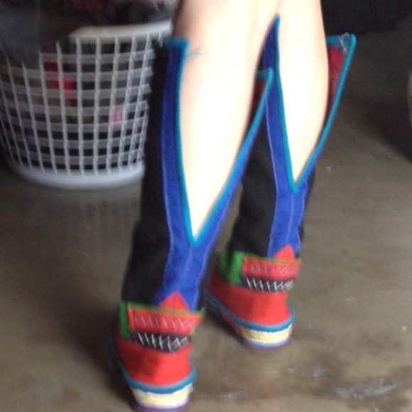 ONE OF A KIND FESTIVAL BOOTS!! - Picture 3 of 4