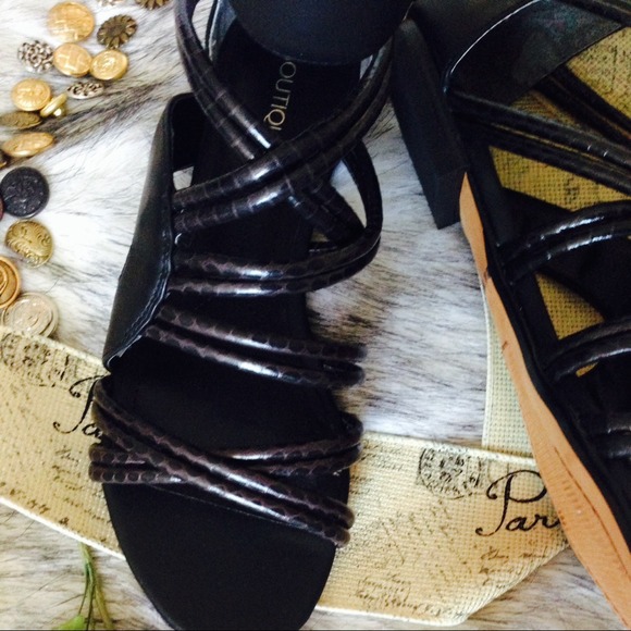 Boutique 9 Strappy Flats 6.5 - Picture 2 of 4