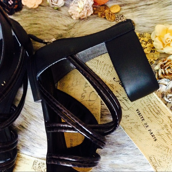 Boutique 9 Strappy Flats 6.5 - Picture 3 of 4