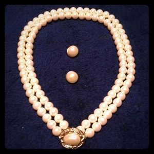 Pearl necklace and earring set