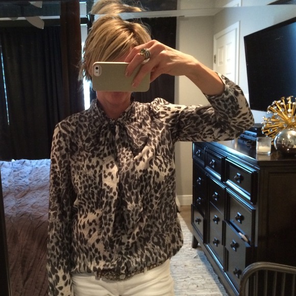 Grey leopard top - Picture 2 of 3