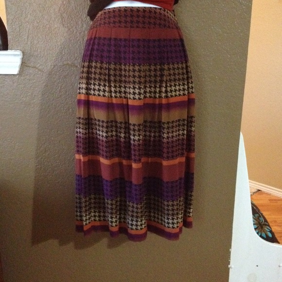 HOST PICK😻 Albert Nipon skirt - Picture 2 of 4