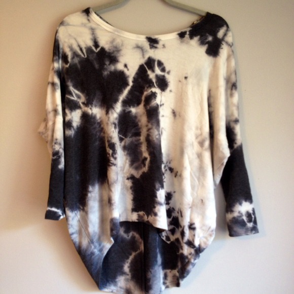 ❌SOLD❌Open back tie-dye dolman sleeve top