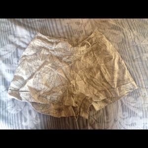 🔁TRADED🔁Leaf printed shorts