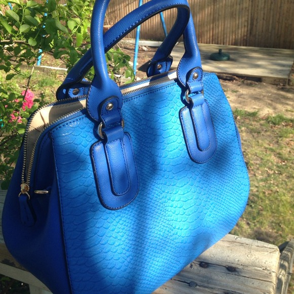 Handbag - Picture 3 of 4