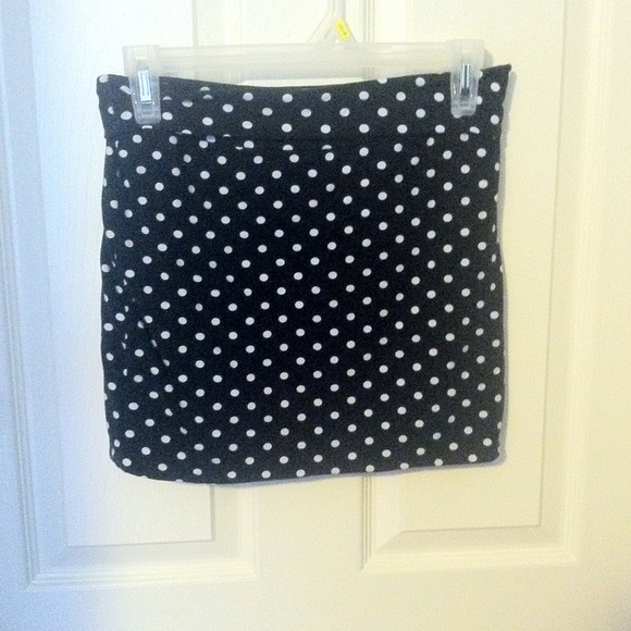 Spotted bodycon skirt