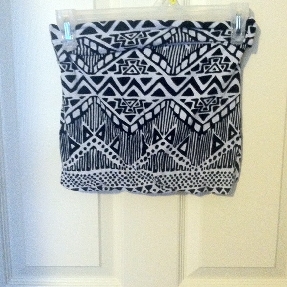 Black and white Aztec print skirt
