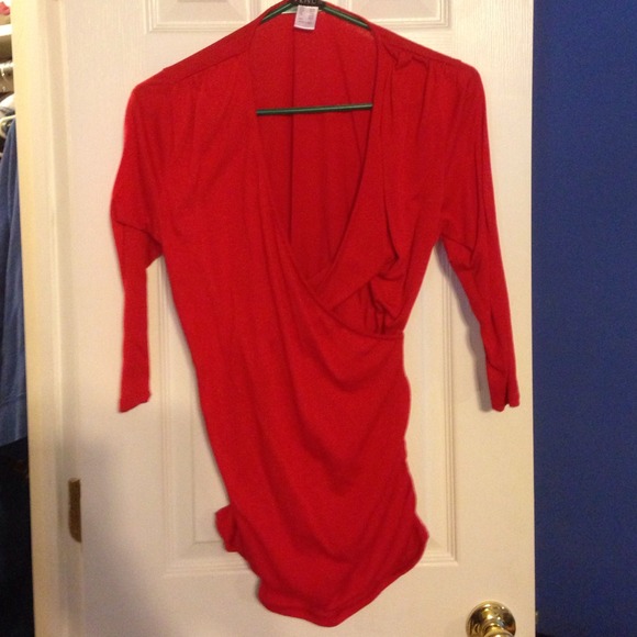 Venus 3/4 sleeve red top