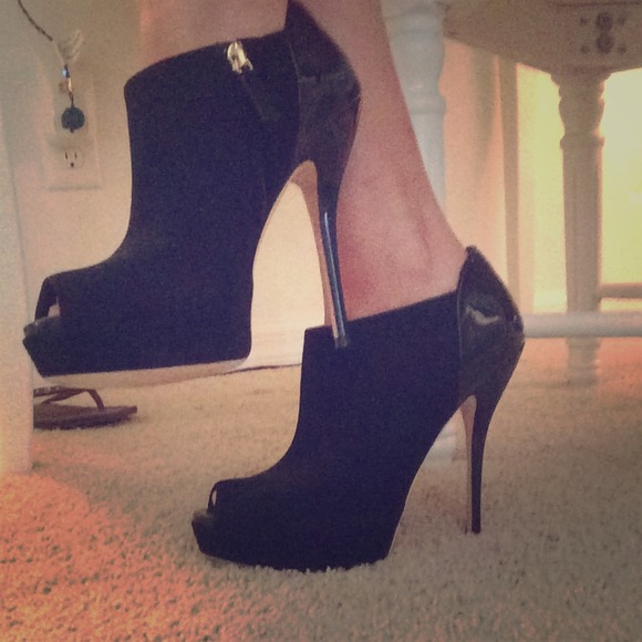Gucci black suede peep toe bootie