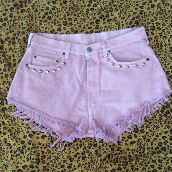 Pink high waisted shorts.