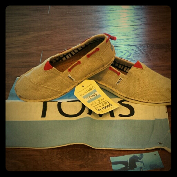 Red & Tan TOMS NWT