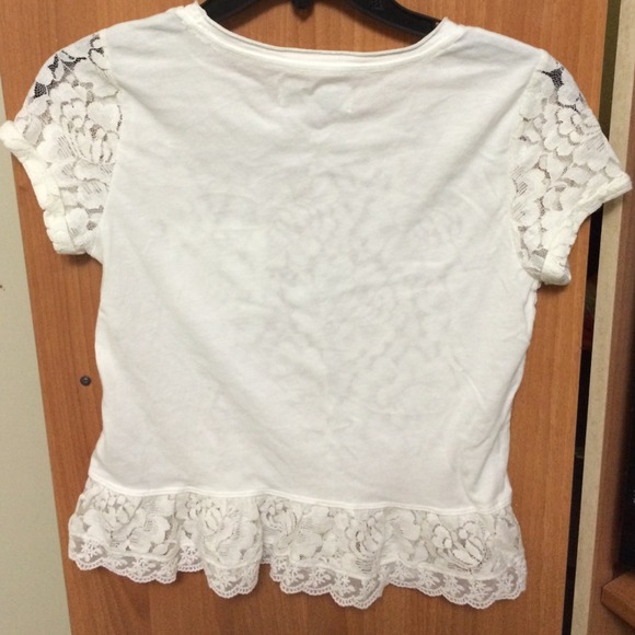 Floral Lace Blouse - Picture 4 of 4