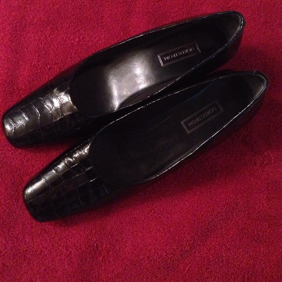 7 1/2SS Leather Low Pumps
