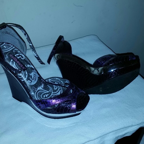 Shoes - Picture 2 of 3