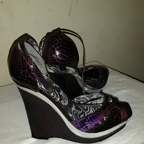 Shoes - Picture 3 of 3